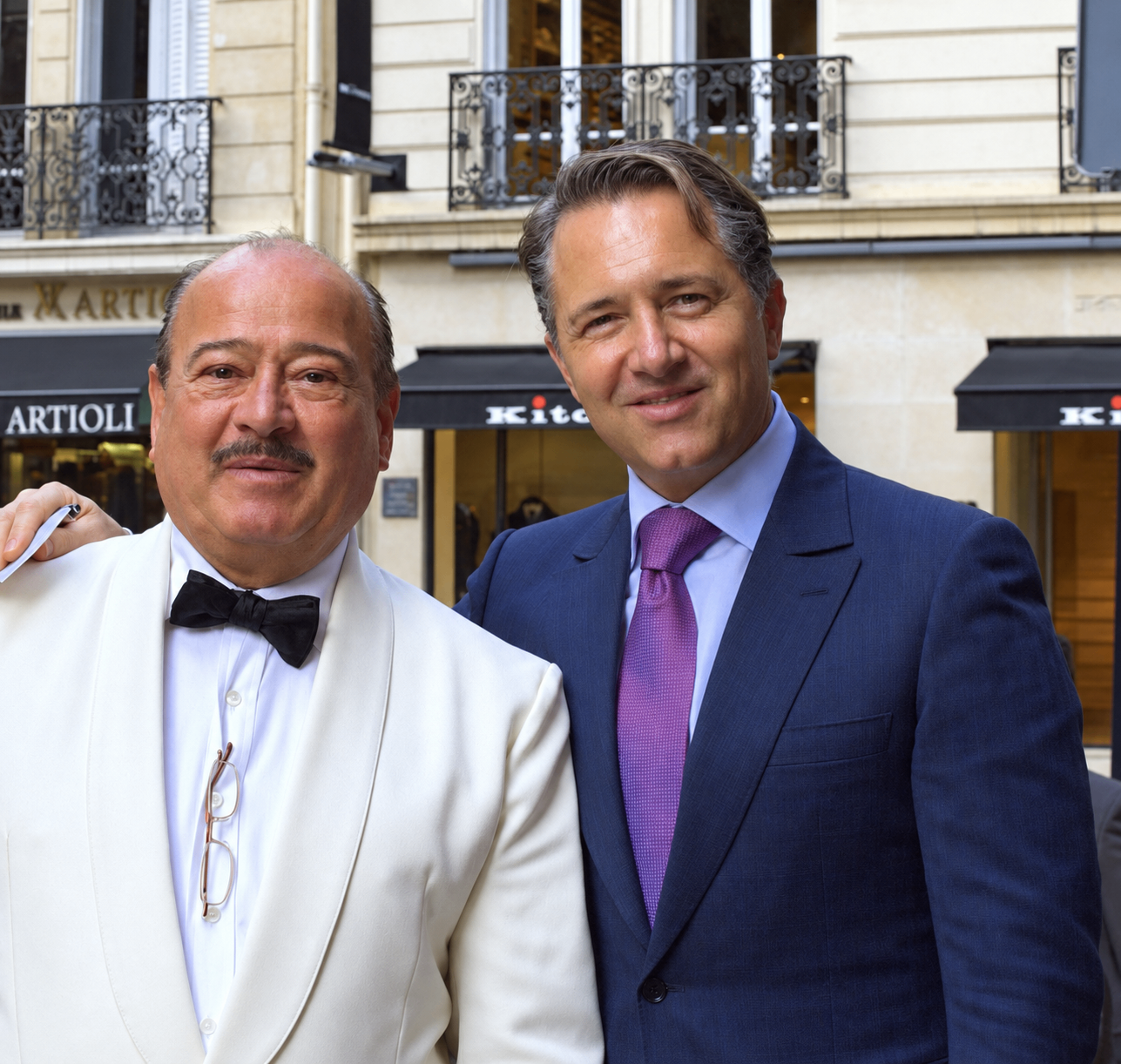 Giulio Lo Presti et son fils devant le Gran Caffè Convivium, 28 rue Marbeuf