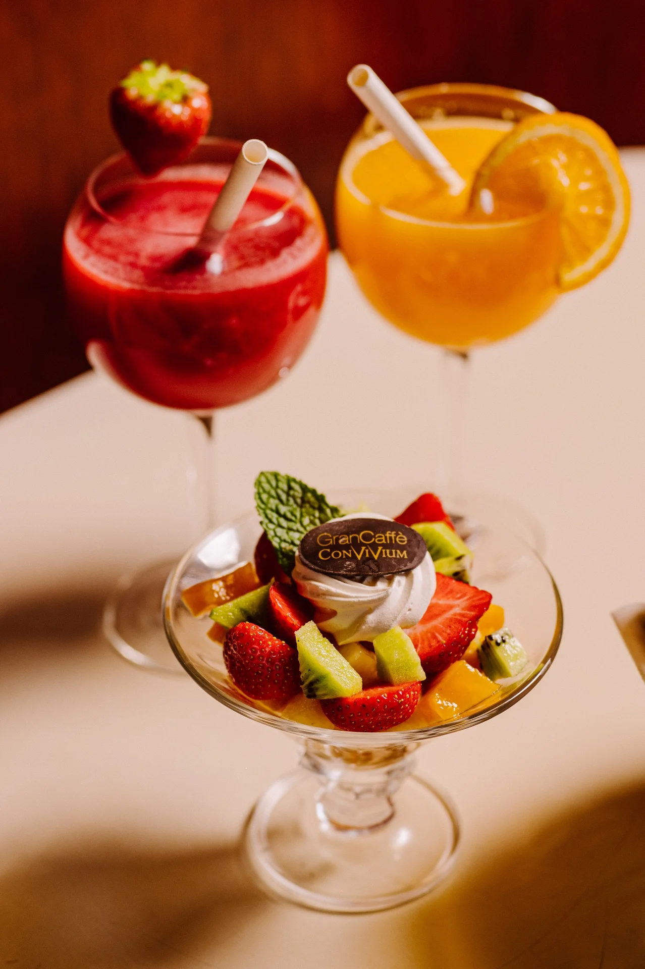 Coupe de fruits frais signée Gran Caffè Convivium et jus pressés