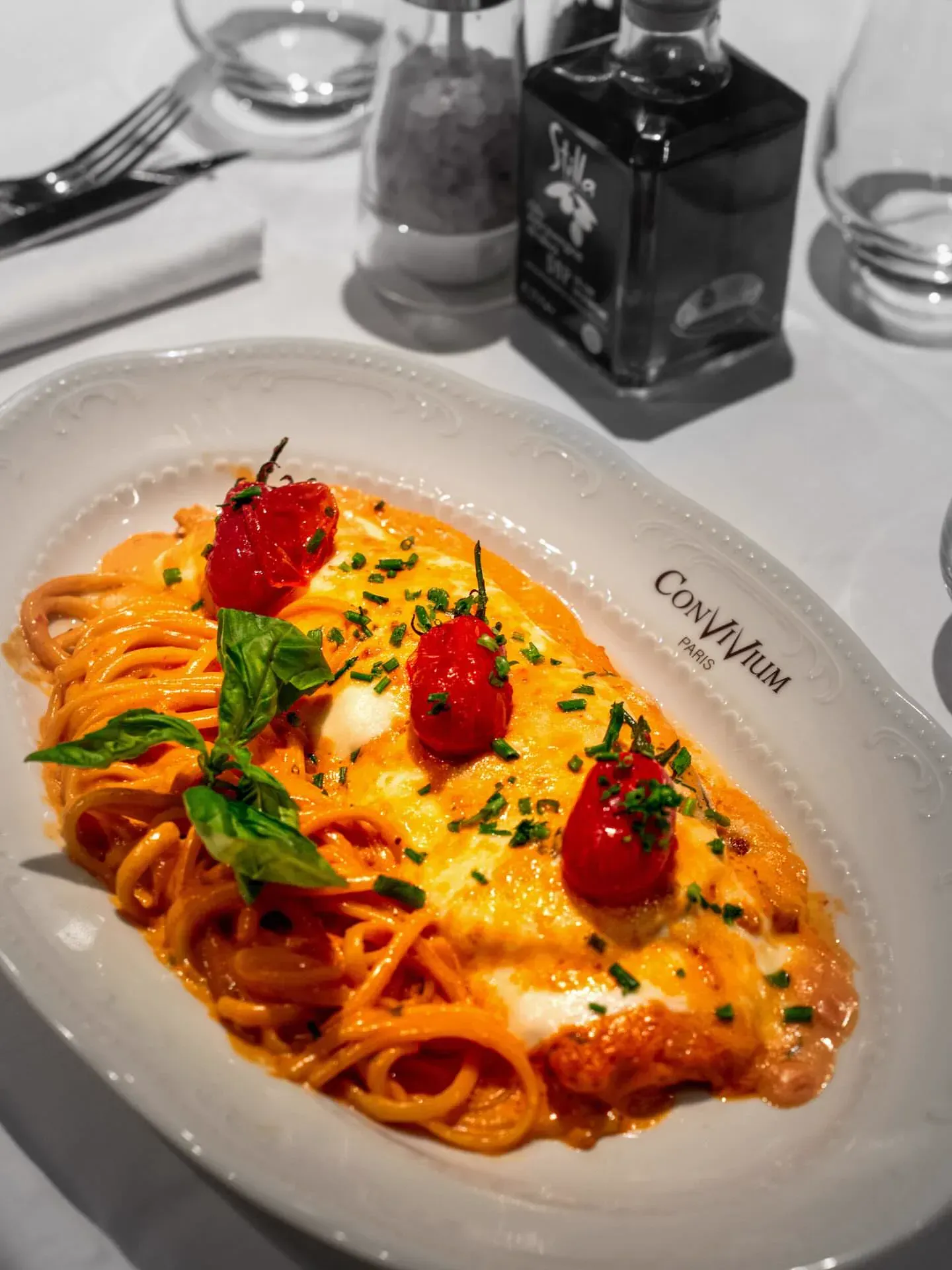 Bocconcini Convivium, escalope de veau gratinée et linguine à la sauce rose